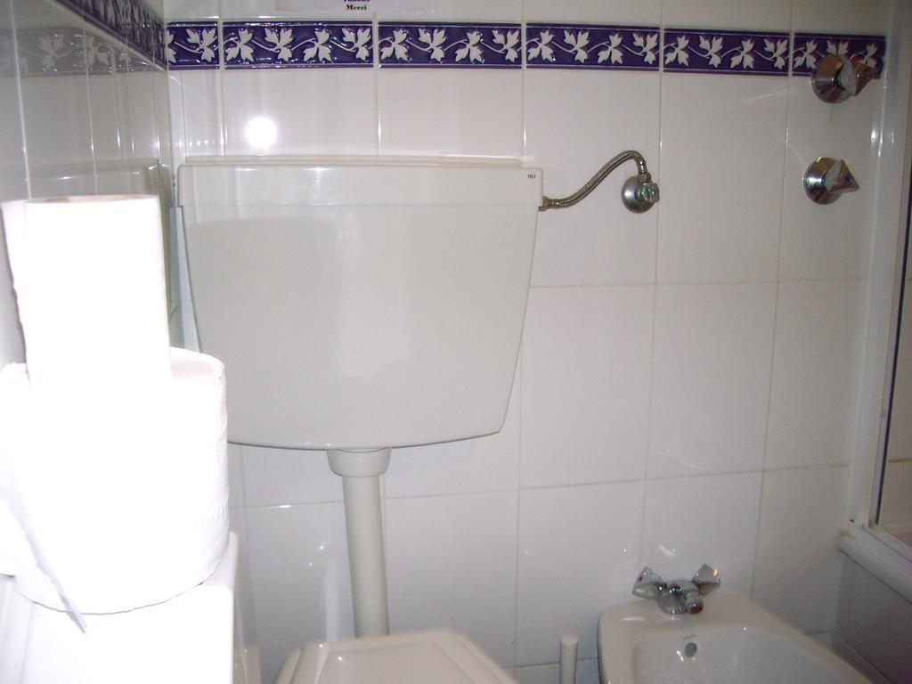 לינה וארוחת בוקר ליסבון Residencial Camoes חדר תמונה