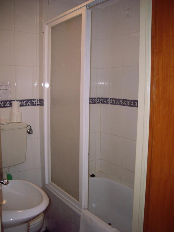 לינה וארוחת בוקר ליסבון Residencial Camoes חדר תמונה